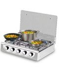 Piano cottura a gas Staylux 5 fuochi con pentole e padelle, verdure fresche in cottura, cucina moderna efficiente