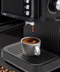 Erogazione rapida per caffè sempre caldo e cremoso, filtro in acciaio per estrazione professionale e crema perfetta