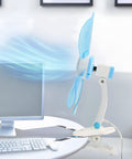 Ventilatore Kiwi in ufficio su scrivania con computer, clip di fissaggio per flusso d'aria mirato e comfort personalizzato