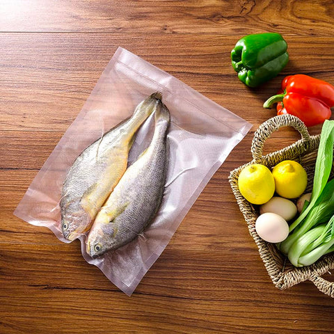 Sacchetti sottovuoto Reber 15x25cm con pesce fresco sigillato, verdure fresche nel cestino, conservazione ottimale alimenti